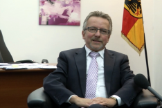 Der Präsident der BAKS in seinem Büro