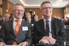 Akademiepräsident Kamp, Minister de Maiziere