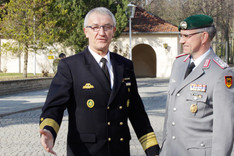 Vizeadmiral Manfred Nielson bei der Begrüßung an der Bundesakademie für Sicherheitspolitik.