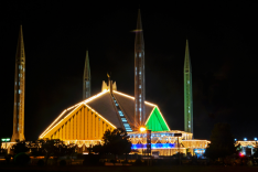 Zu sehen ist die Faisal-Moschee in Islamabad